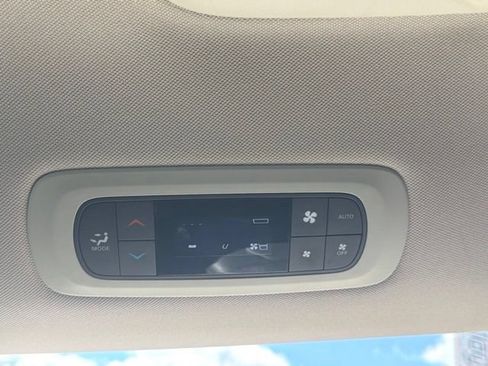 Used 2017 Chrysler Pacifica Touring-L Plus FWD image 14