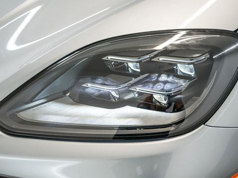 New 2026 Porsche Cayenne Coupe AWD/4WD image 15