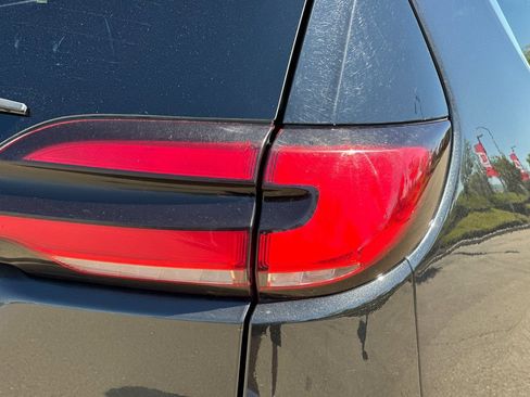 Used 2023 Chrysler Pacifica Touring-L image 49