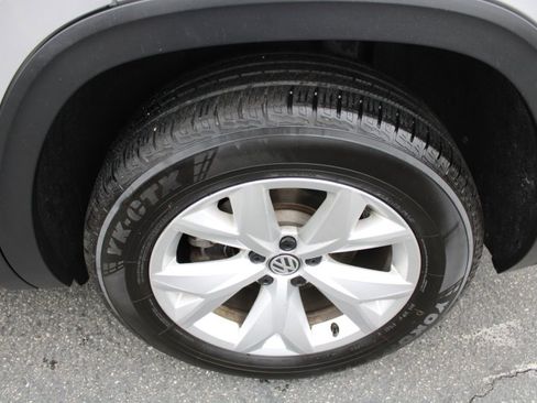 Used 2019 Volkswagen Atlas SE w/ Towing Package image 19