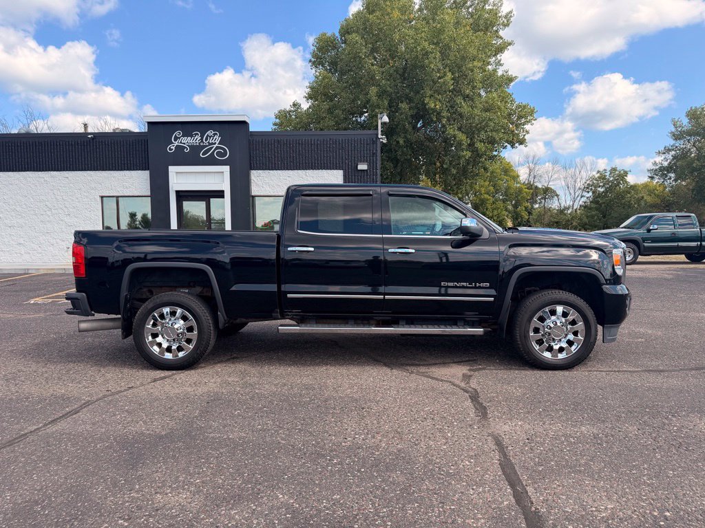 Used 2016 GMC Sierra 2500 Denali w/ Duramax Plus Package AWD/4WD image 3