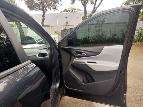 Used 2022 Chevrolet Equinox LS image 15