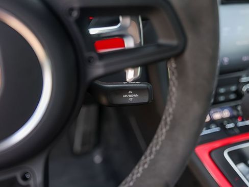 Used 2018 Porsche 911 GT3 RWD image 17