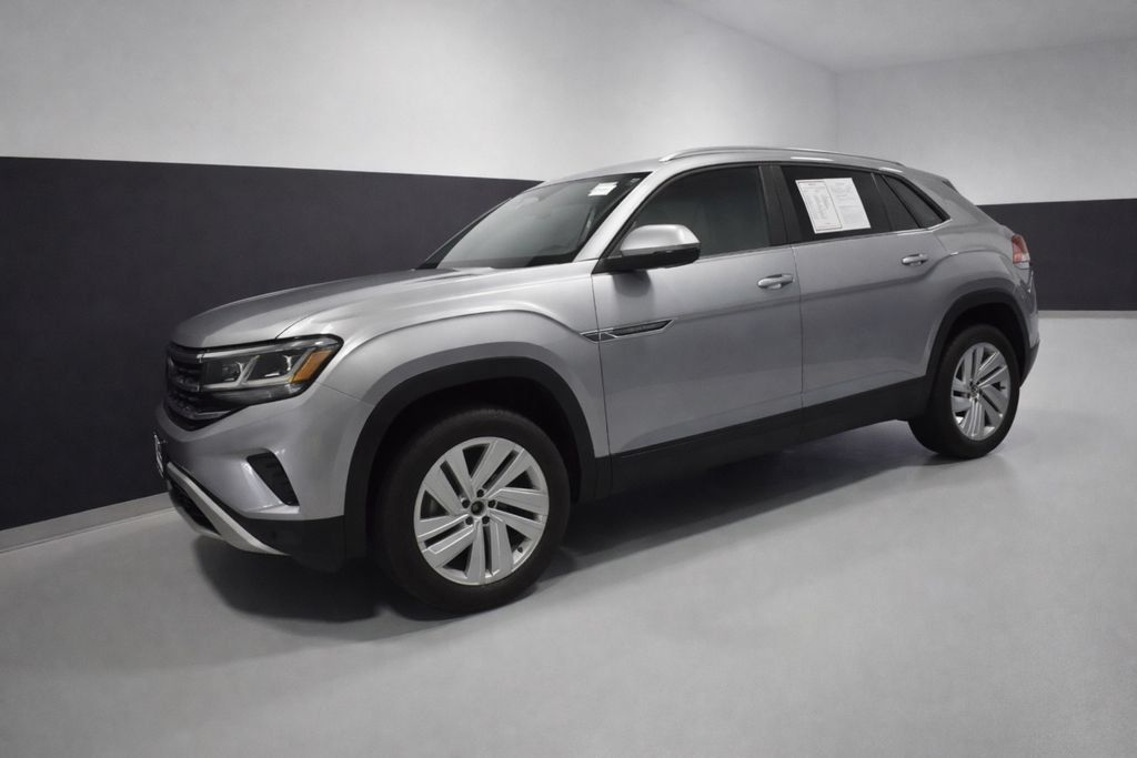 Used 2023 Volkswagen Atlas Cross Sport SE AWD/4WD image 2