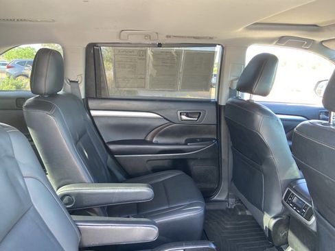 Used 2019 Toyota Highlander XLE image 21