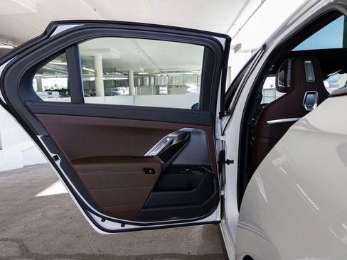 New 2026 BMW 750e xDrive image 21