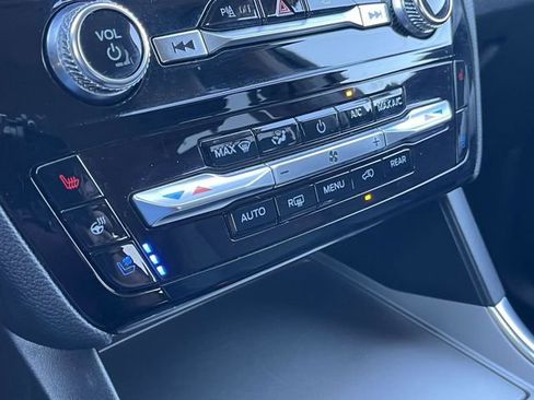 Used 2023 Ford Explorer Limited image 33