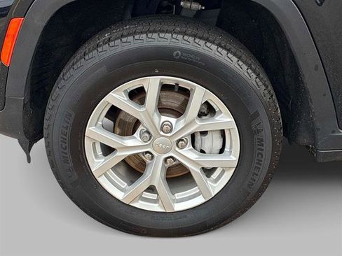 Certified 2023 Jeep Grand Cherokee Limited image 17