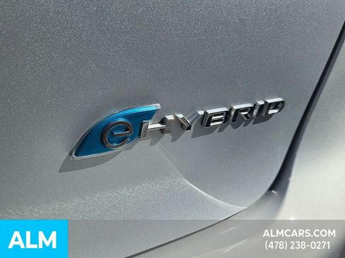 Used 2023 Chrysler Pacifica Touring-L image 12