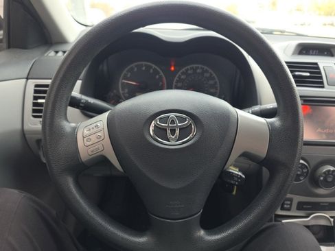 Used 2013 Toyota Corolla LE image 18