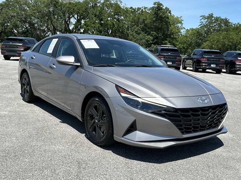 Used 2023 Hyundai Elantra SEL FWD image 2