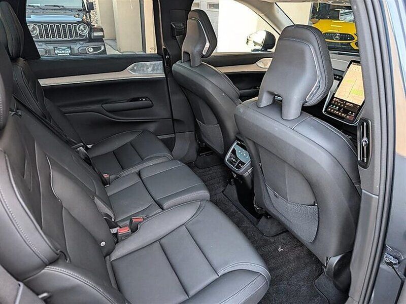 Used 2025 Volvo EX90 Ultra AWD/4WD image 30