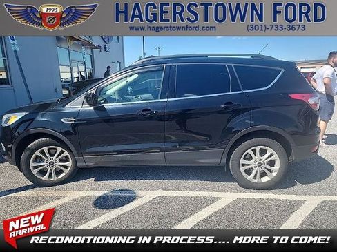 Certified 2018 Ford Escape SE AWD/4WD image 1