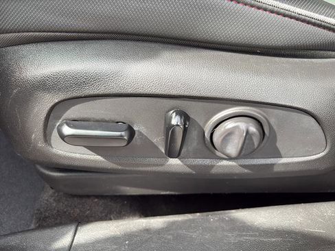 Used 2021 Chevrolet TrailBlazer RS w/ Convenience Package image 11