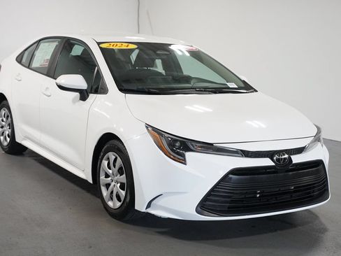 Certified 2024 Toyota Corolla LE FWD image 3