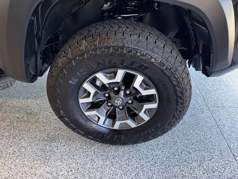 Used 2023 Toyota Tacoma TRD Off-Road w/ TRD Premium Off Road Package AWD/4WD image 13
