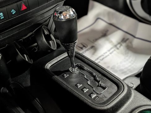 Used 2018 Jeep Wrangler Unlimited Sport S image 19