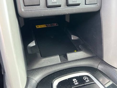 Used 2025 Toyota Corolla Cross XLE FWD image 27