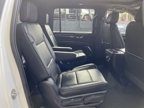 Used 2022 GMC Yukon XL Denali AWD/4WD image 17