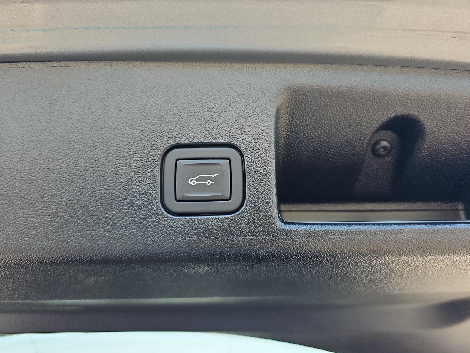 Used 2024 Chevrolet Equinox EV RS FWD image 30