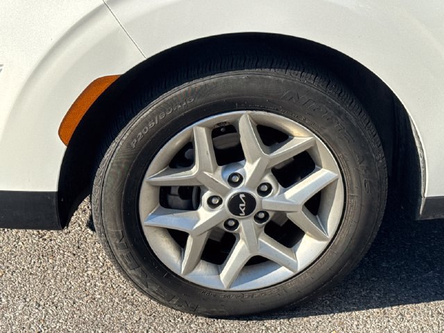 Certified 2024 Kia Soul LX w/ LX Technology Package FWD image 32