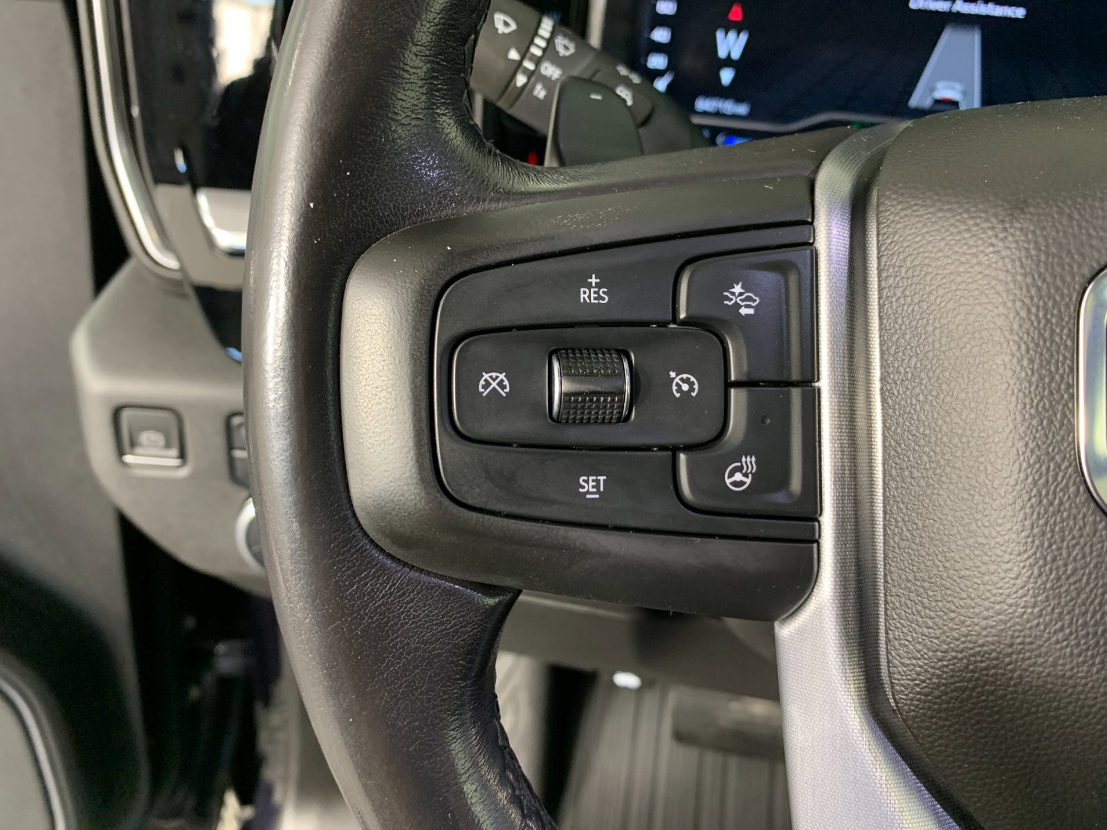Used 2022 GMC Sierra 1500 SLT AWD/4WD image 17