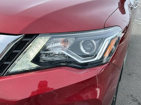 Used 2019 Nissan Pathfinder SL image 7