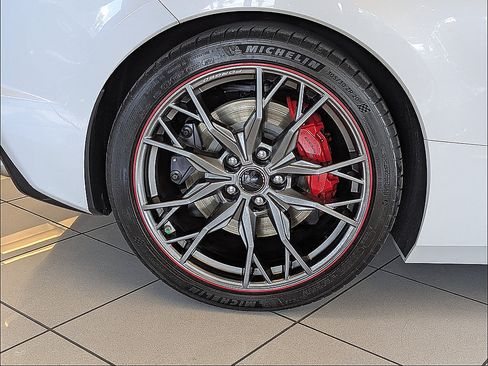 Used 2023 Chevrolet Corvette Stingray Premium Conv w/ Z51 Performance Package RWD image 13