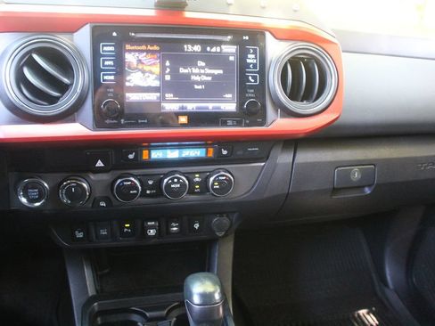 Used 2019 Toyota Tacoma TRD Off-Road AWD/4WD image 29