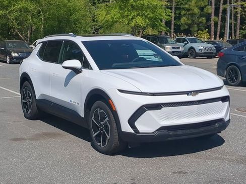 New 2026 Chevrolet Equinox EV LT AWD/4WD image 3