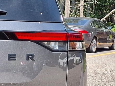 Used 2024 Nissan Pathfinder SL w/ SL Premium Package image 8