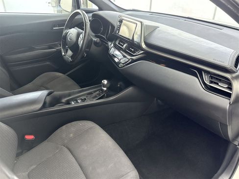 Used 2018 Toyota C-HR XLE image 16