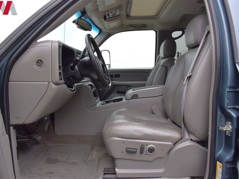 Used 2006 Chevrolet Silverado 2500 LT w/ Heavy-Duty Power Package image 10