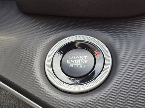 New 2025 Jeep Grand Cherokee L Laredo image 13