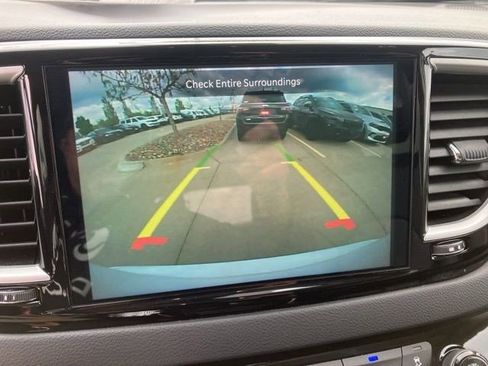 Used 2024 Chrysler Pacifica Touring-L FWD image 17