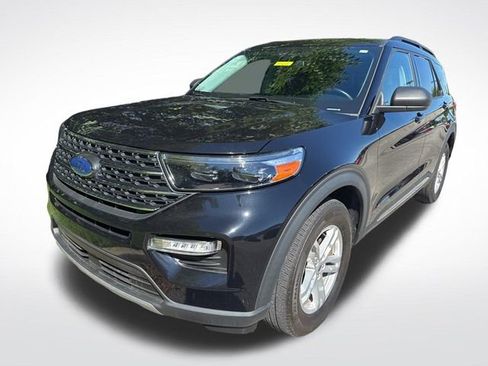 Used 2022 Ford Explorer XLT w/ Equipment Group 202A image 7