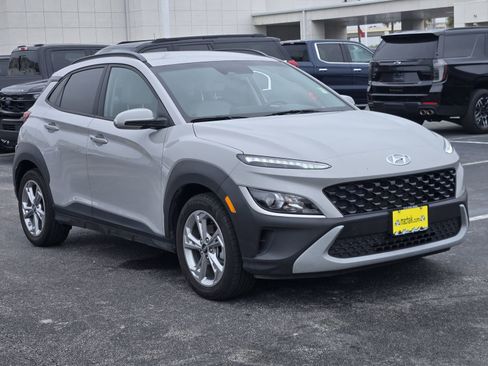 Used 2023 Hyundai Kona SEL FWD image 3