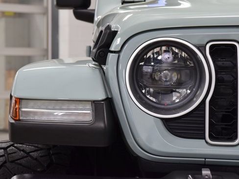 Used 2024 Jeep Wrangler Sahara w/ Technology Group image 12