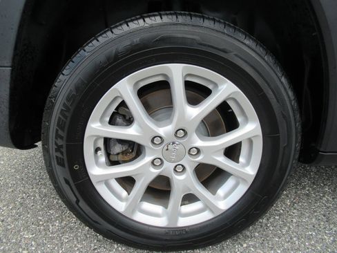 Used 2014 Jeep Cherokee Latitude w/ Comfort/Convenience Group FWD image 8