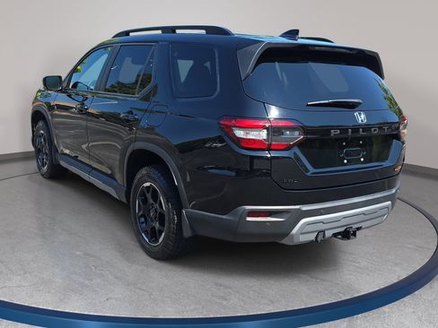 Used 2025 Honda Pilot TrailSport image 7