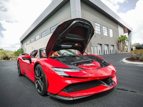 Used 2023 Ferrari SF90 Spider image 22