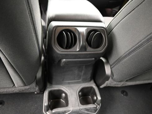 Used 2022 Jeep Wrangler Unlimited Sport image 31