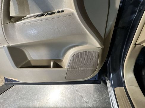 Used 2011 Toyota Highlander 4WD image 19