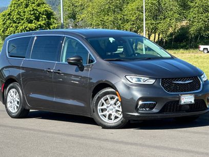 Used 2023 Chrysler Pacifica Touring-L