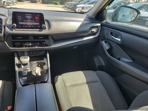 Certified 2025 Nissan Rogue SV FWD image 24