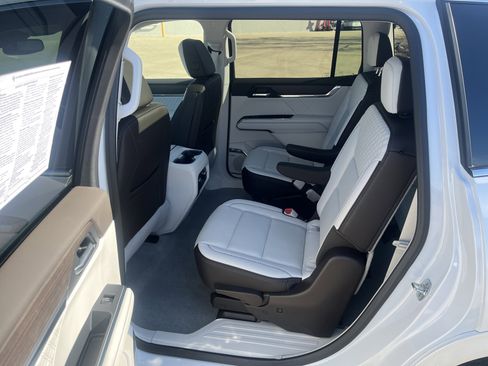 Used 2025 GMC Acadia Denali image 13