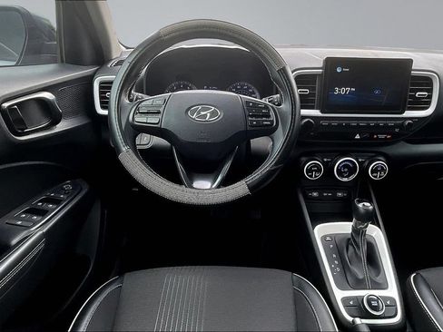 Used 2022 Hyundai Venue Limited FWD image 9