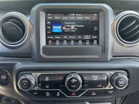 Used 2021 Jeep Gladiator Sport image 29