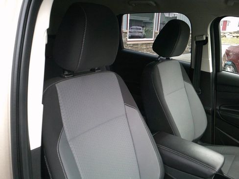 Used 2017 Ford Escape SE w/ Equipment Group 201A FWD image 9
