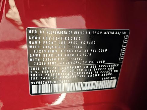 Used 2018 Volkswagen Tiguan SEL Premium image 18